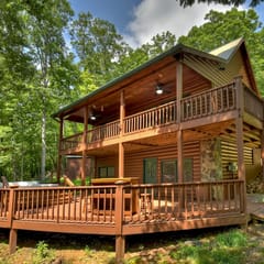 Luna Landing-Pet Friendly, Mtn Views, Hot Tub
