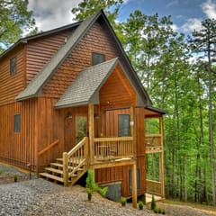 Hoot Owl Cottage-Fire Pit, Hot Tub, Charcoal Grill