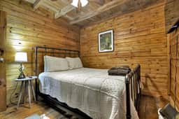The Gracely Anne | Hot Tub | Firepit - Image 2