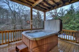 Troutlandia|Pet Friendly, Fish From Cabin, Hot Tub - Image 4