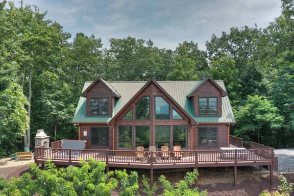 Champagne Chalet- MTN Views, Hot Tub, Secluded - Image 1