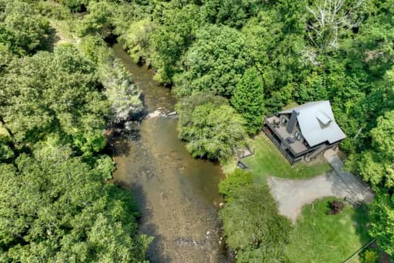 Troutlandia|Pet Friendly, Fish From Cabin, Hot Tub - Image 1
