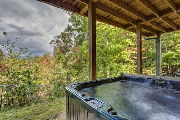 Treetops | Hot Tub | Fire Pit | Pool Table - Image 1