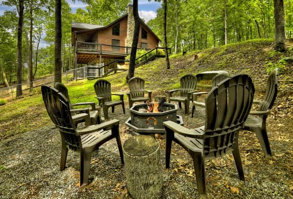 Three Cubs Cottage | Pet Friendly | Fire Pit | - Image 2