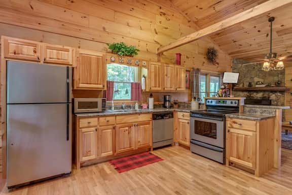 Dogwood Cabin- Hot Tub, Outdoor Fireplace, Grill - Image 5