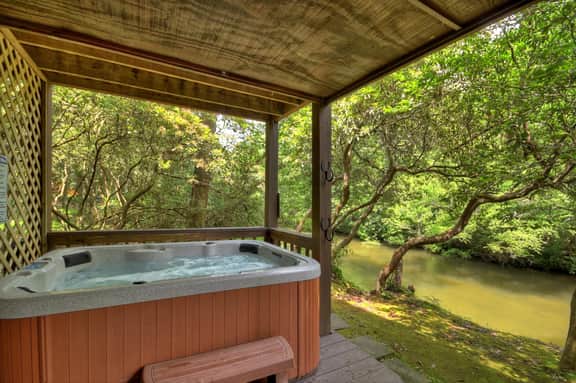 Gone Fish Inn| Creek Frontage| Hot Tub| Pool Table - Image 4