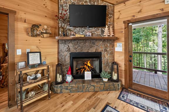 Squirrels Hideaway | Fire Pit | MTN Views - Image 4
