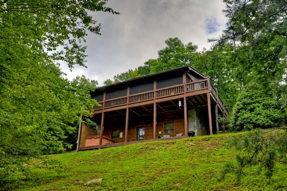 Sugar Creek Retreat-Hot Tub,Creek Front,Pool Table - Image 1