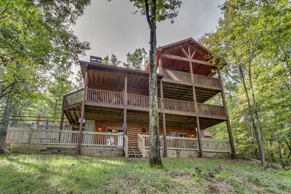 Country Dreams-Near Ocoee River, Hot Tub, Fire Pit - Image 1