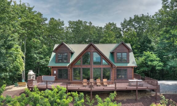 Champagne Chalet- MTN Views, Hot Tub, Secluded - Image 1