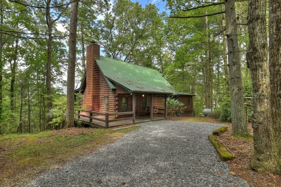 Oscars Outpost | Fire Pit | Pet Friendly - Image 1