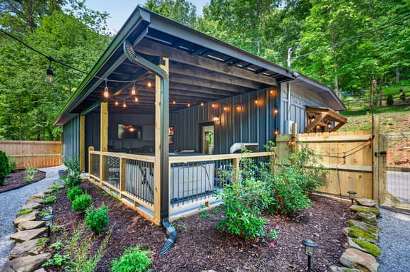 Hillside Hideaway | Fire pit, Hot Tub, & Grill - Image 1