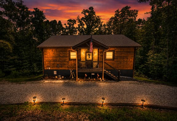 Squirrels Hideaway | Fire Pit | MTN Views - Image 1
