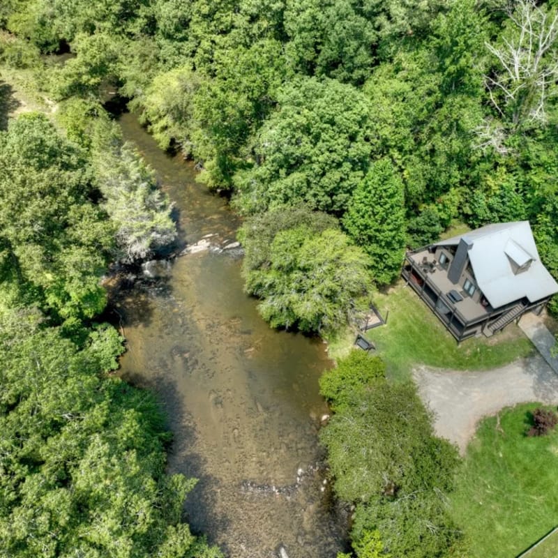 Troutlandia|Pet Friendly, Fish From Cabin, Hot Tub